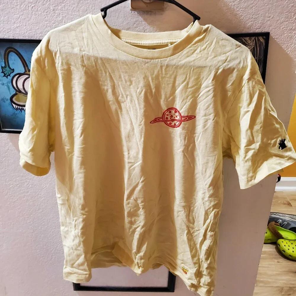 Pixar Toy Story X Uniqlo Pizza Planet T shirt - Picture 1 of 3